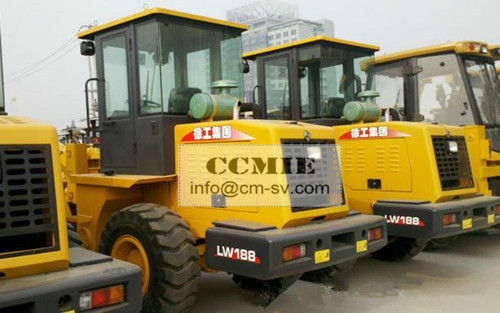 China Maquinaria de construção estreita da área de funcionamento, máquina escavadora pesada do equipamento de 4 rodas fábrica